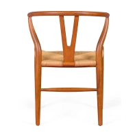Inspiration Wishbone CH24 pähkinässä - pohjoismaiset tuolit - designhuonekalut