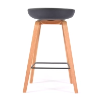 Obtenha o banquinho de madeira de faia nórdica - Mueble Design