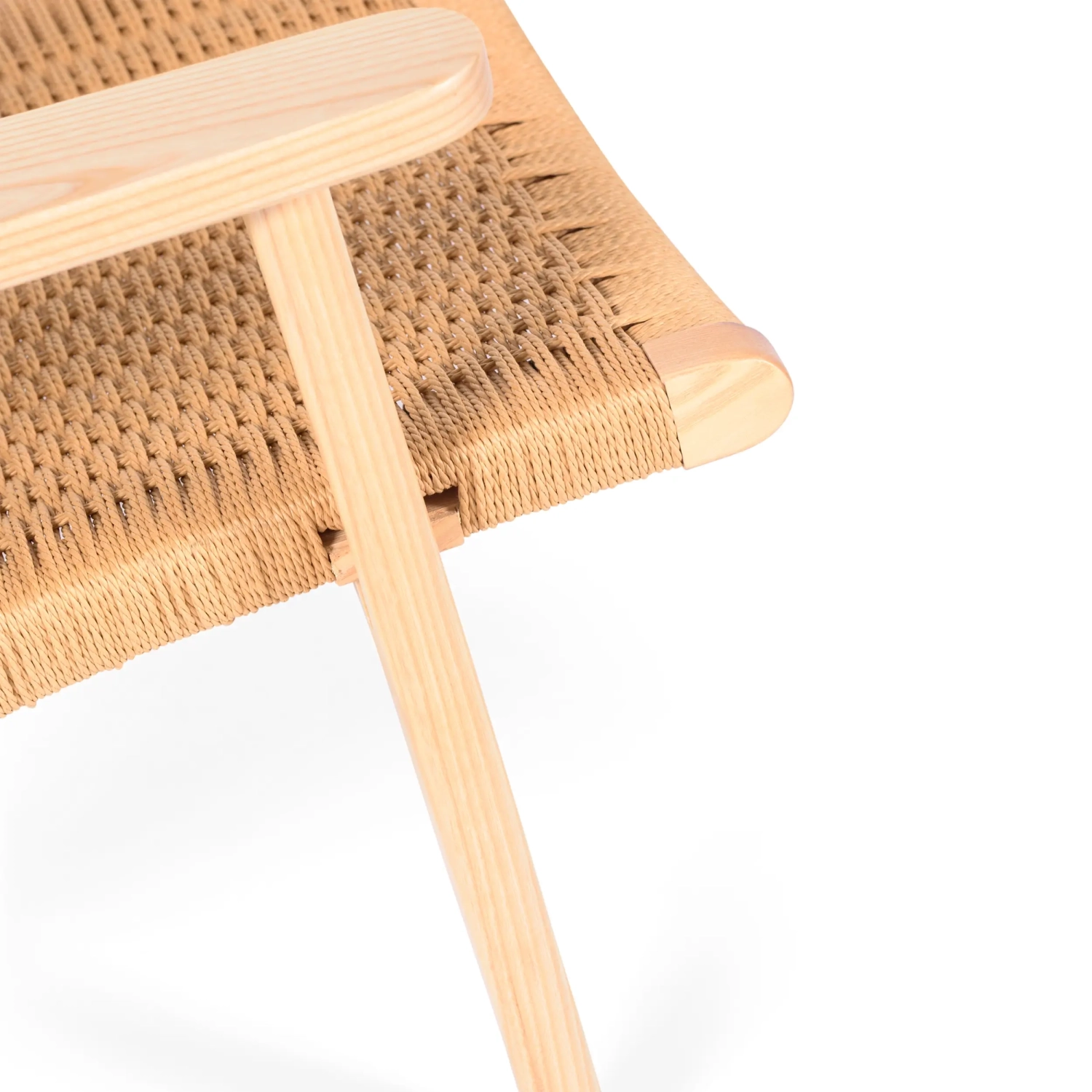 Fotel Catani CH25 | Skandynawski design z jesionu i naturalnej liny