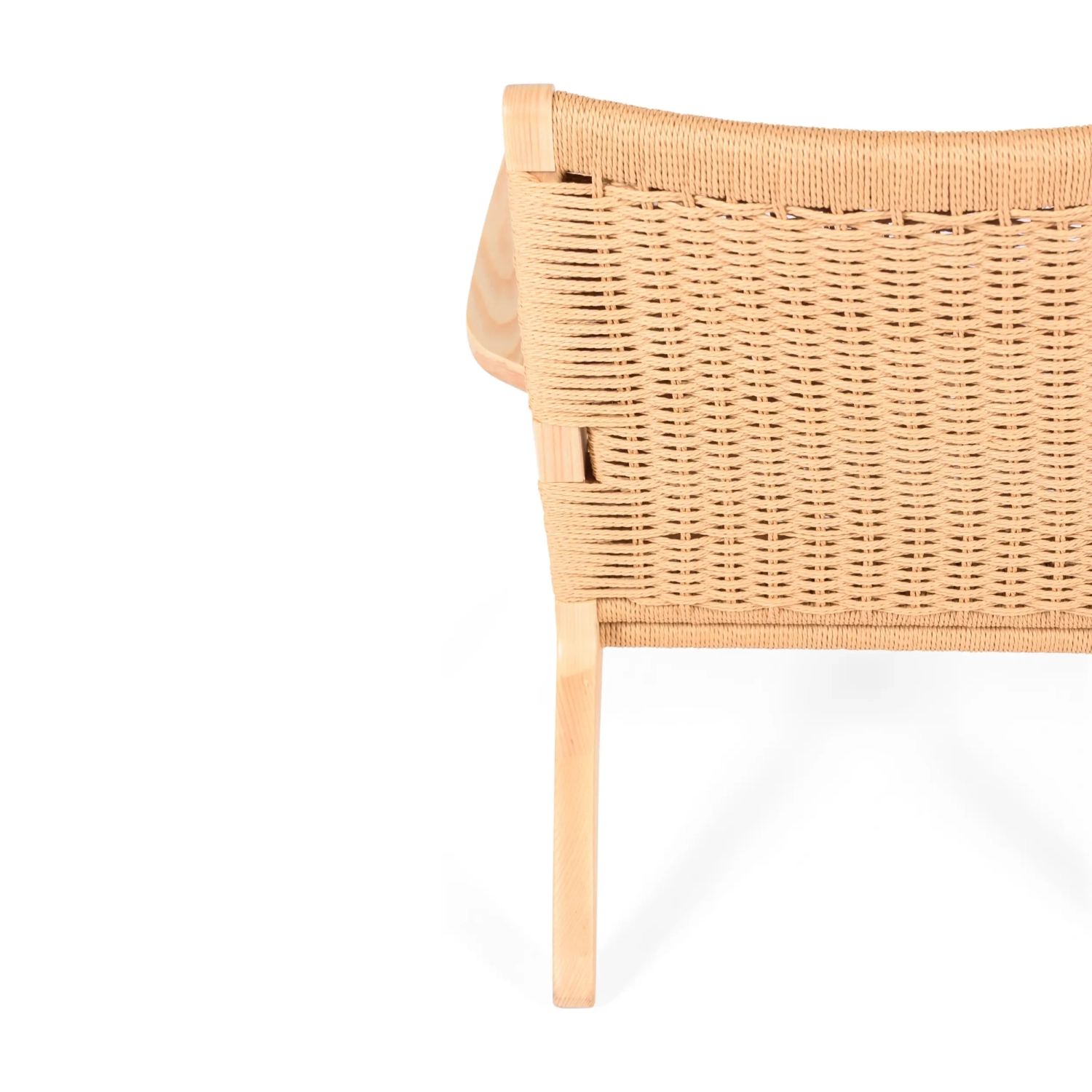 Cadeirão Catani CH25 | Design escandinavo em freixo e corda natural
