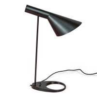 Lampa stołowa Jhon | Stalowy design inspirowany Arne Jacobsenem