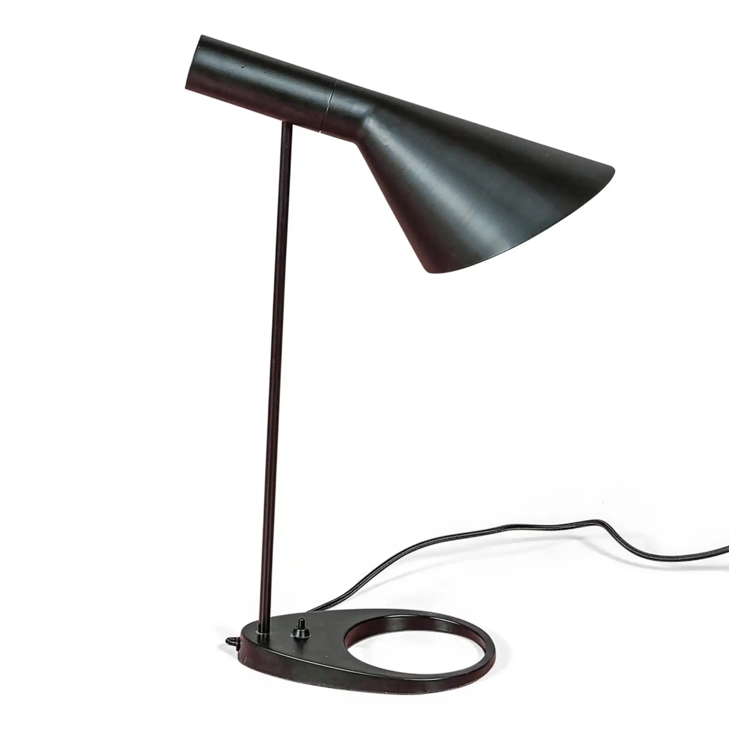 Stolní lampa Jhon | Design inspirovaný Arne Jacobsenem z oceli