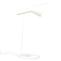 Jhon tafellamp | Op Arne Jacobsen geïnspireerd ontwerp in staal