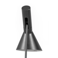 Candeeiro de pé Jhon | Design inspirado em Arne Jacobsen em aço