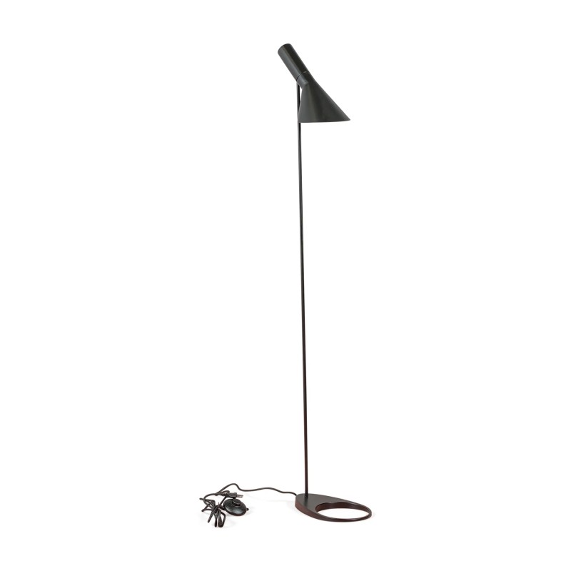 Jhon vloerlamp | Arne Jacobsen geïnspireerd ontwerp in staal