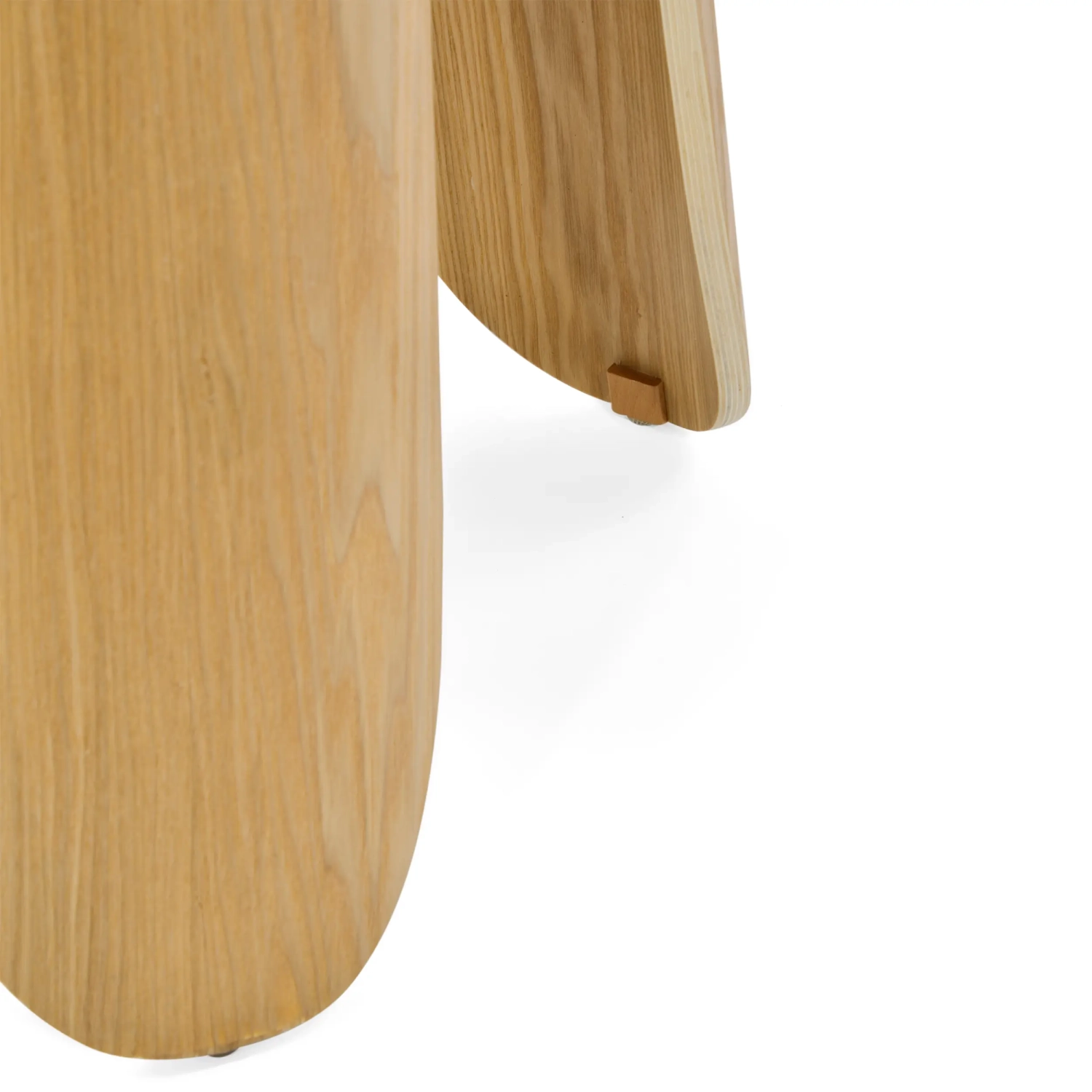 Pluto – skandinaviskt bord med runda ben