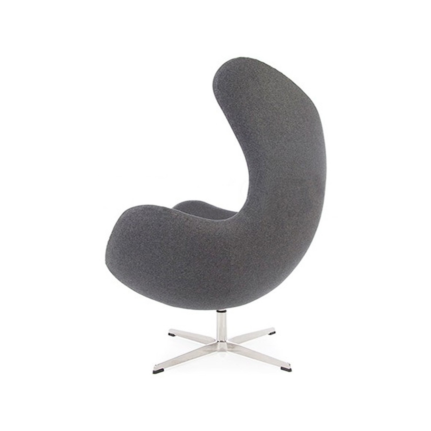 Replika äggstol med fotstöd av designern Arne Jacobsen
