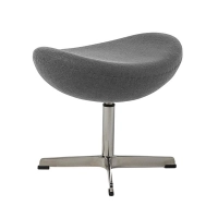 Arne Jacobsen Replica Egg -tuoli ja jalkatuki