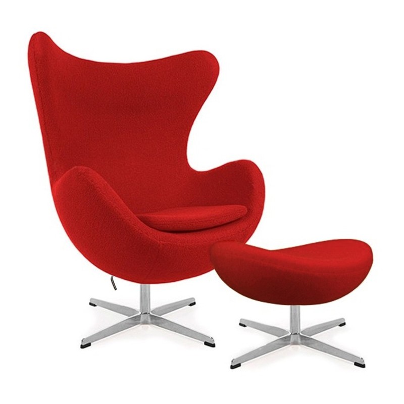 Replika židle na vejce s podnožkou od designéra Arne Jacobsen