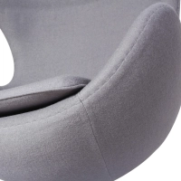 Replika židle Egg v kašmíru od designéra Arne Jacobsen