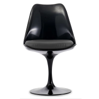 Kopia av den helt svarta tulpanstolen från den berömda designern Eero Saarinen