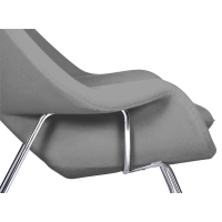 Replik des Womb Chairs von Designer Eero Saarinen