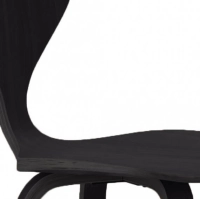 Cherner Hocker im nordischen Stil