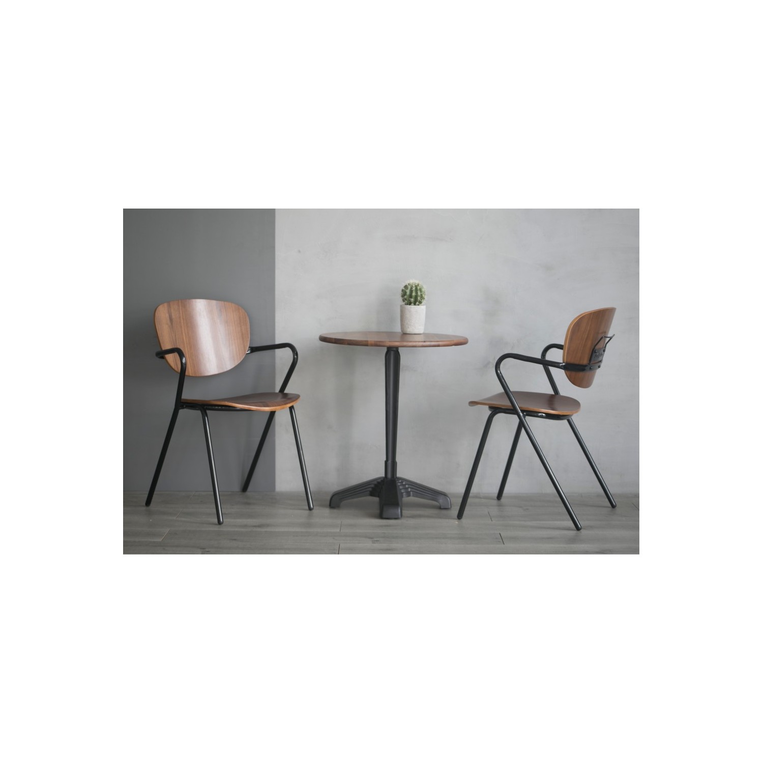 Silla industrial Alpha en madera de nogal